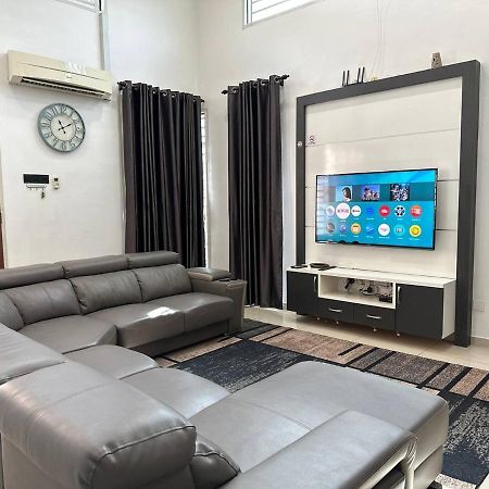 Bandar Melaka Family Bungalow Private Pool Bbq Wifi Netflix エクステリア 写真