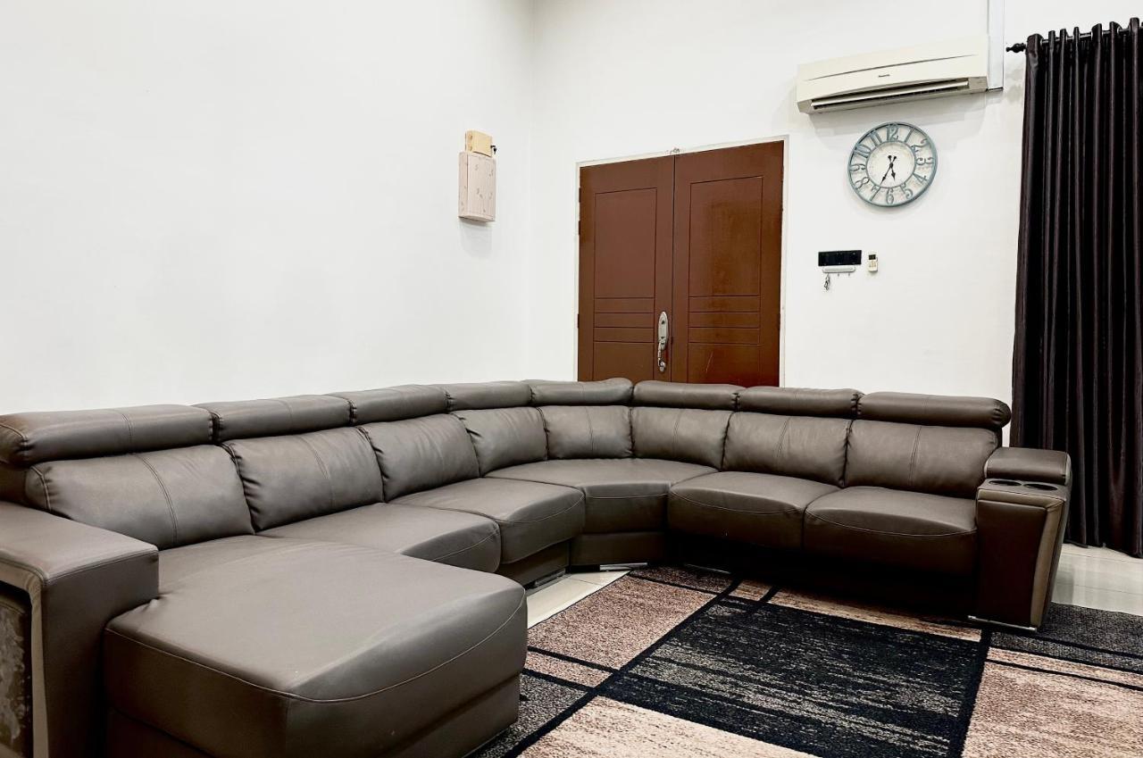 Bandar Melaka Family Bungalow Private Pool Bbq Wifi Netflix エクステリア 写真