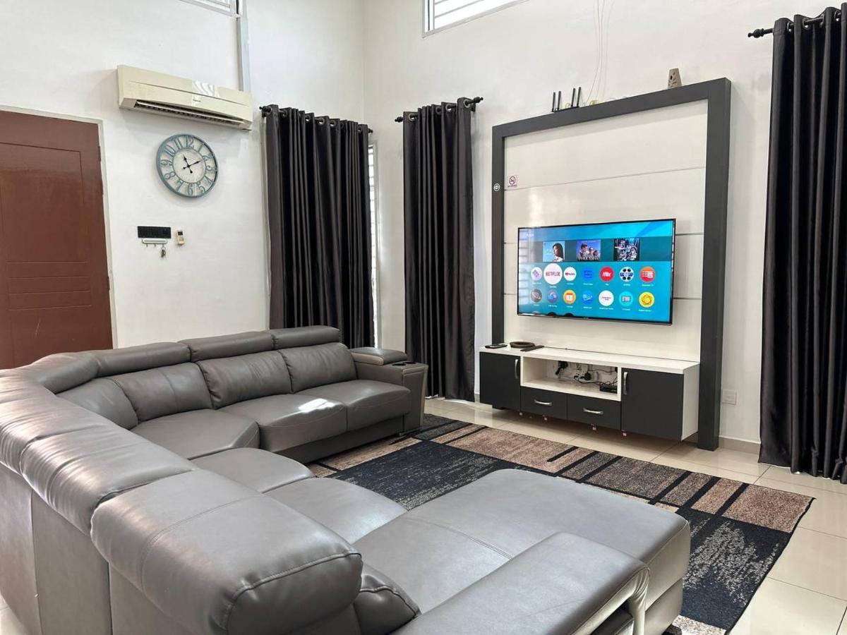 Bandar Melaka Family Bungalow Private Pool Bbq Wifi Netflix エクステリア 写真