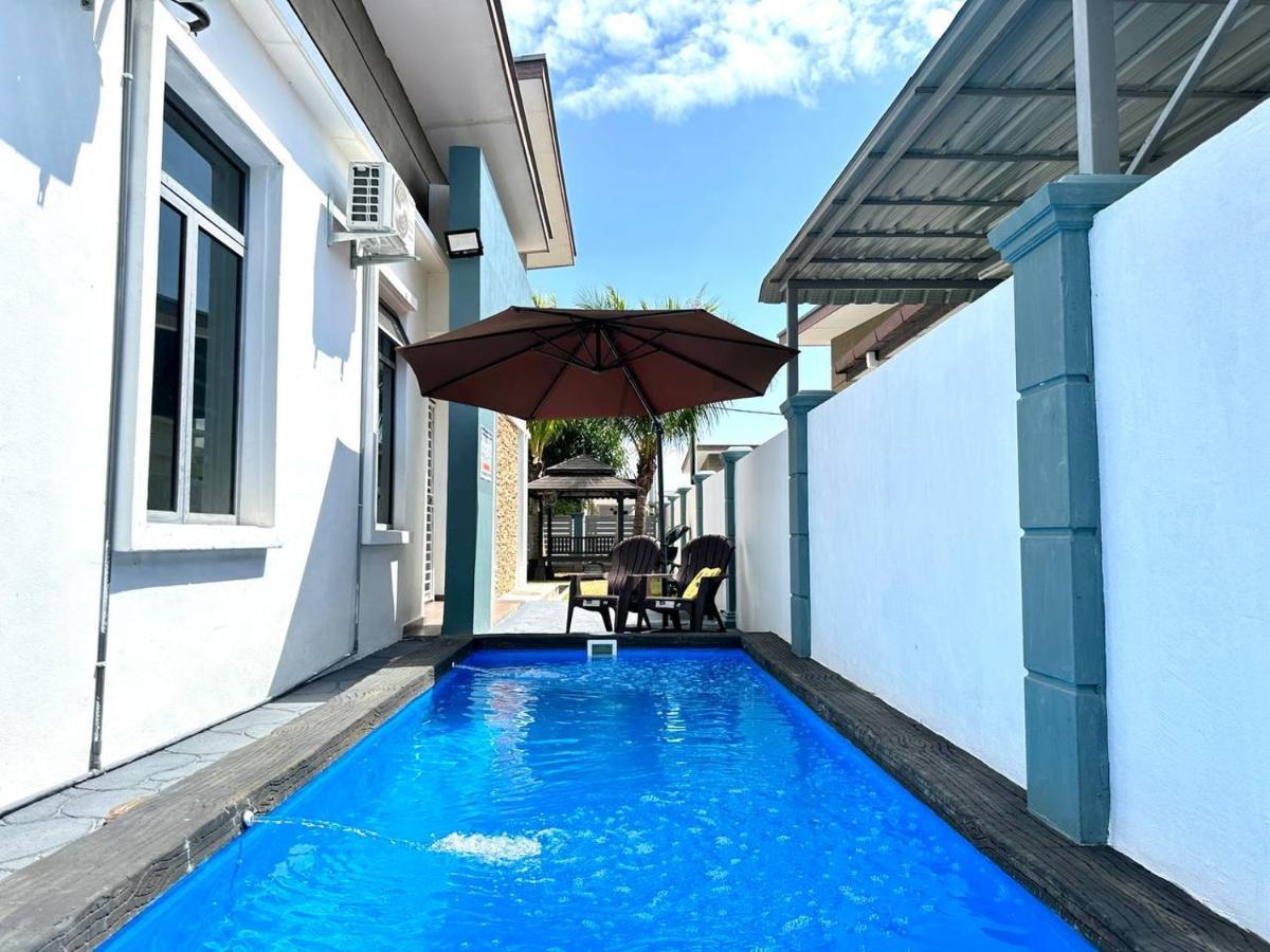 Bandar Melaka Family Bungalow Private Pool Bbq Wifi Netflix エクステリア 写真