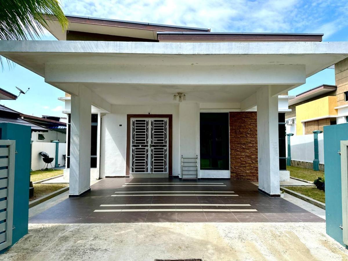 Bandar Melaka Family Bungalow Private Pool Bbq Wifi Netflix エクステリア 写真