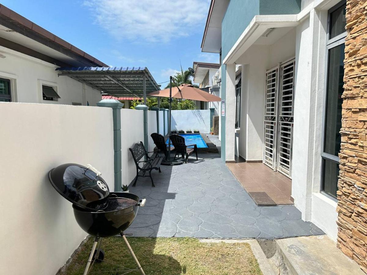 Bandar Melaka Family Bungalow Private Pool Bbq Wifi Netflix エクステリア 写真