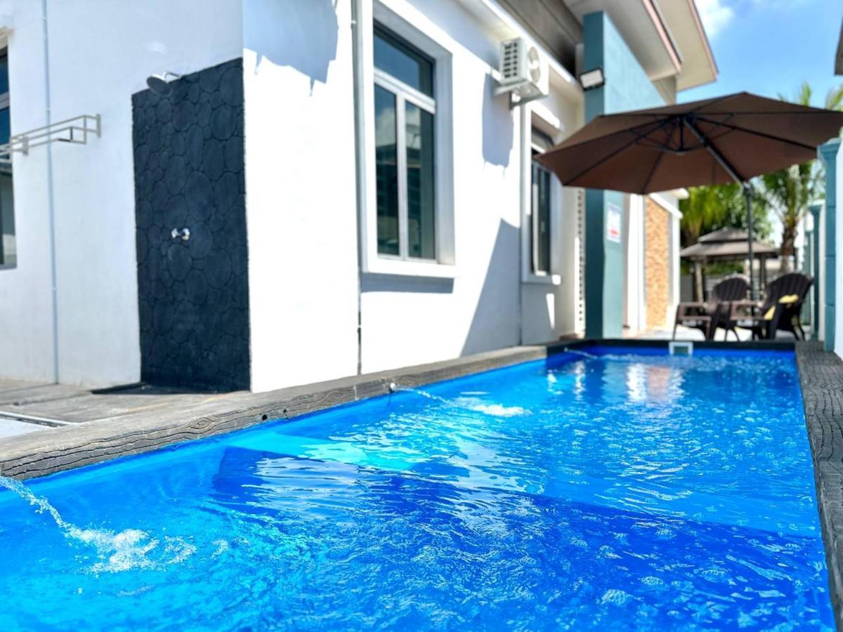 Bandar Melaka Family Bungalow Private Pool Bbq Wifi Netflix エクステリア 写真